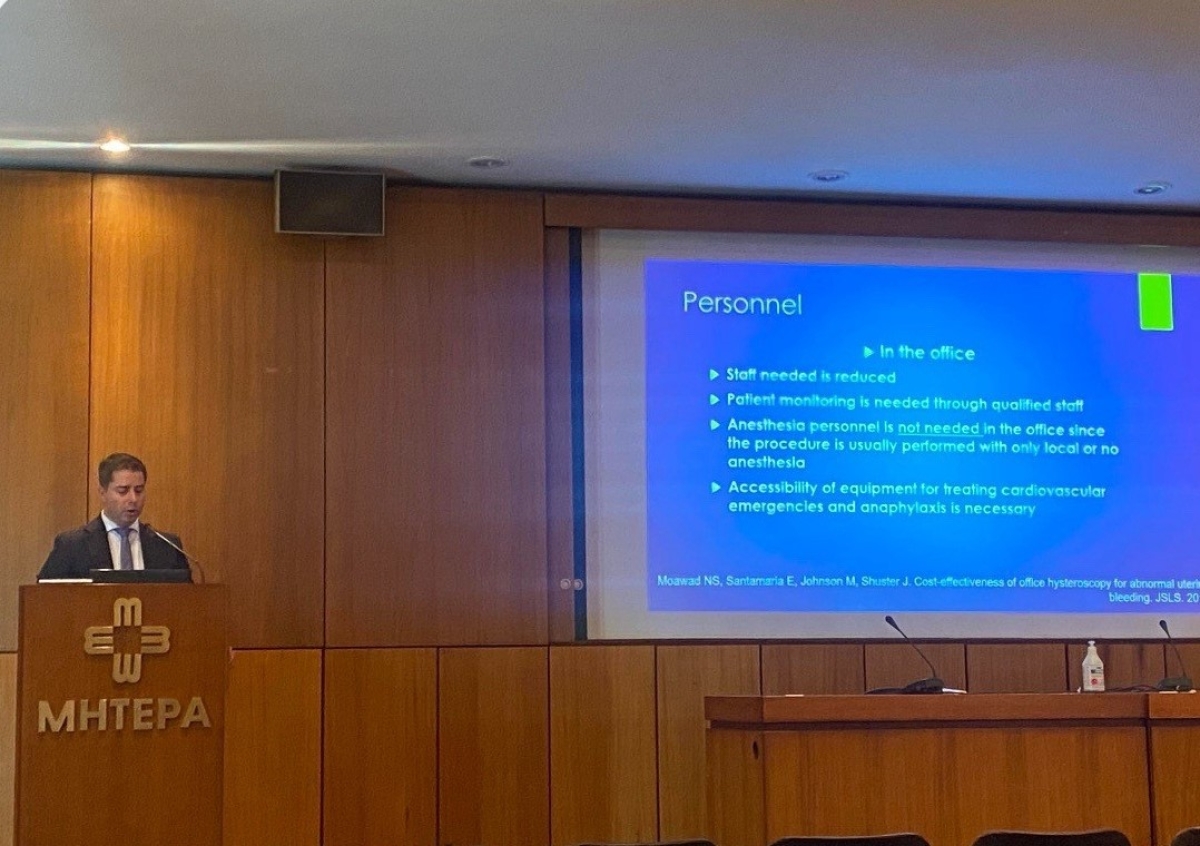 &Sigma;&upsilon;&mu;&mu;&epsilon;&tau;&omicron;&chi;ή &sigma;&tau;&omicron; &epsilon;&kappa;&pi;&alpha;&iota;&delta;&epsilon;&upsilon;&tau;&iota;&kappa;ό &sigma;&epsilon;&mu;&iota;&nu;ά&rho;&iota;&omicron; &laquo;REGIONAL MET in Operative Hysteroscopy&raquo;, 9-10 &Omicron;&kappa;&tau;&omega;&beta;&rho;ί&omicron;&upsilon;, &Nu;&omicron;&sigma;&omicron;&kappa;&omicron;&mu;&epsilon;ί&omicron; &Mu;&eta;&tau;έ&rho;&alpha;